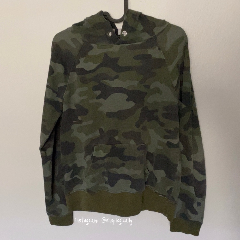 Forever 21 Camo Hoodie Size Small